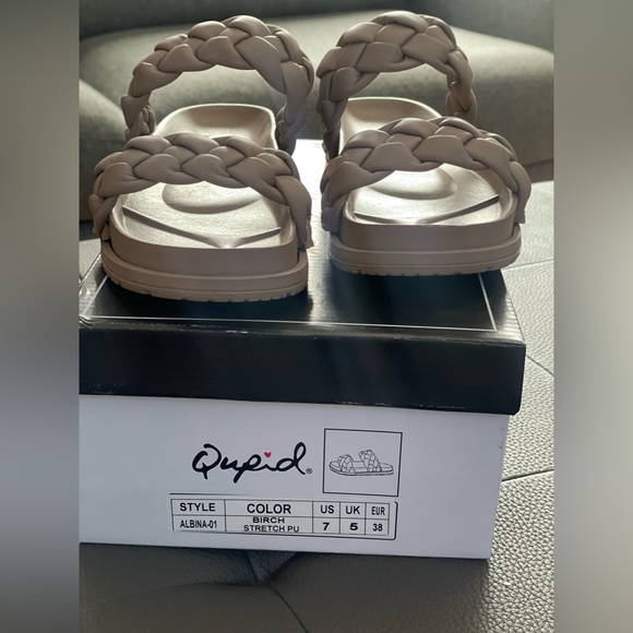 Tan Sandals Size 7 - Picture 2 of 3